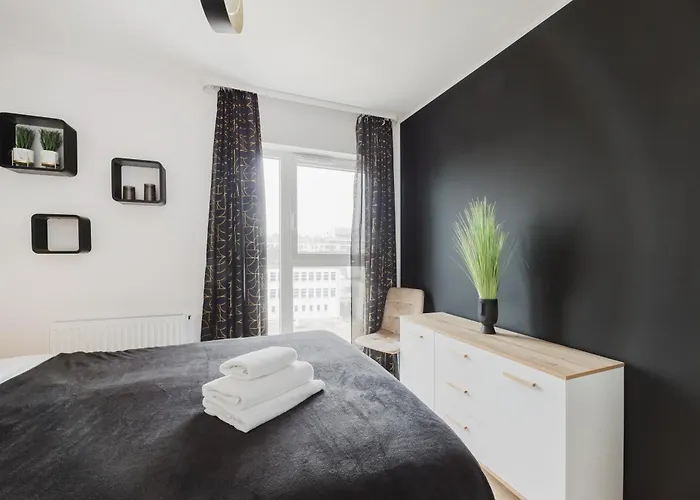 Fiqus Marcelin Deluxe By Bookinghost * Poznań