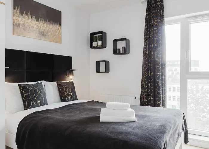 Fiqus Marcelin Deluxe By Bookinghost