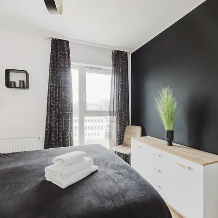 Fiqus Marcelin Deluxe By Bookinghost * Poznań