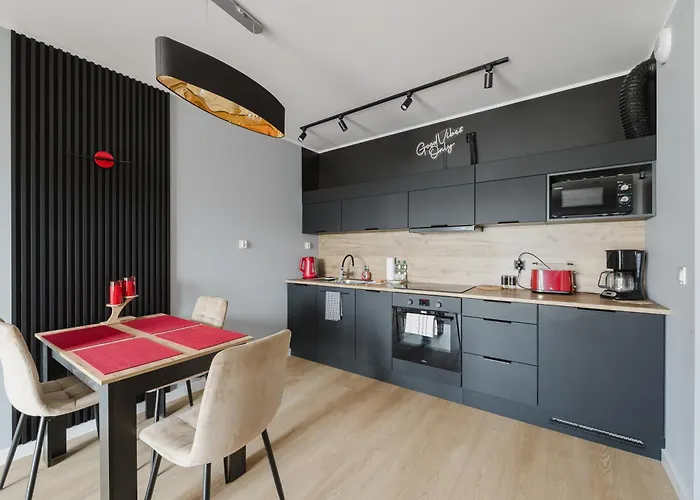 Fiqus Marcelin Deluxe By Bookinghost * Poznan