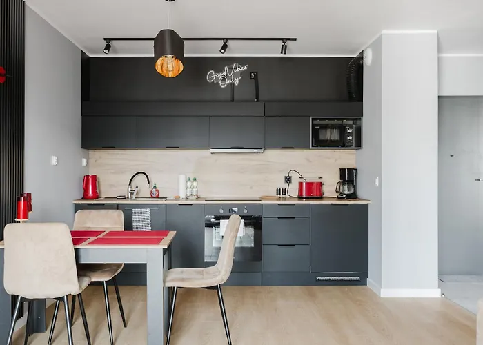 Fiqus Marcelin Deluxe By Bookinghost * Poznan